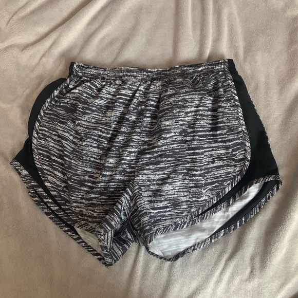 Nike shorts - Picture 1 of 3
